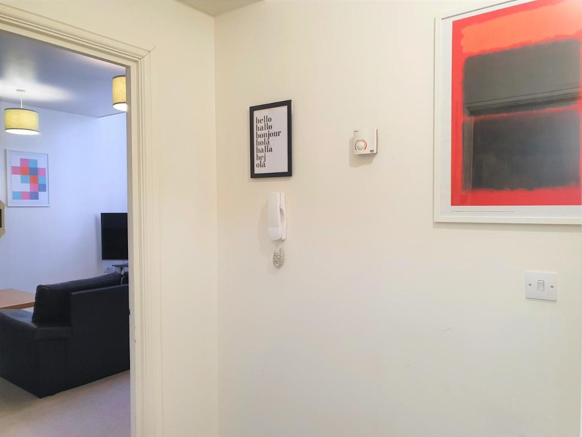 Central Apartments - Spacious 2 Beds Swindon Eksteriør billede